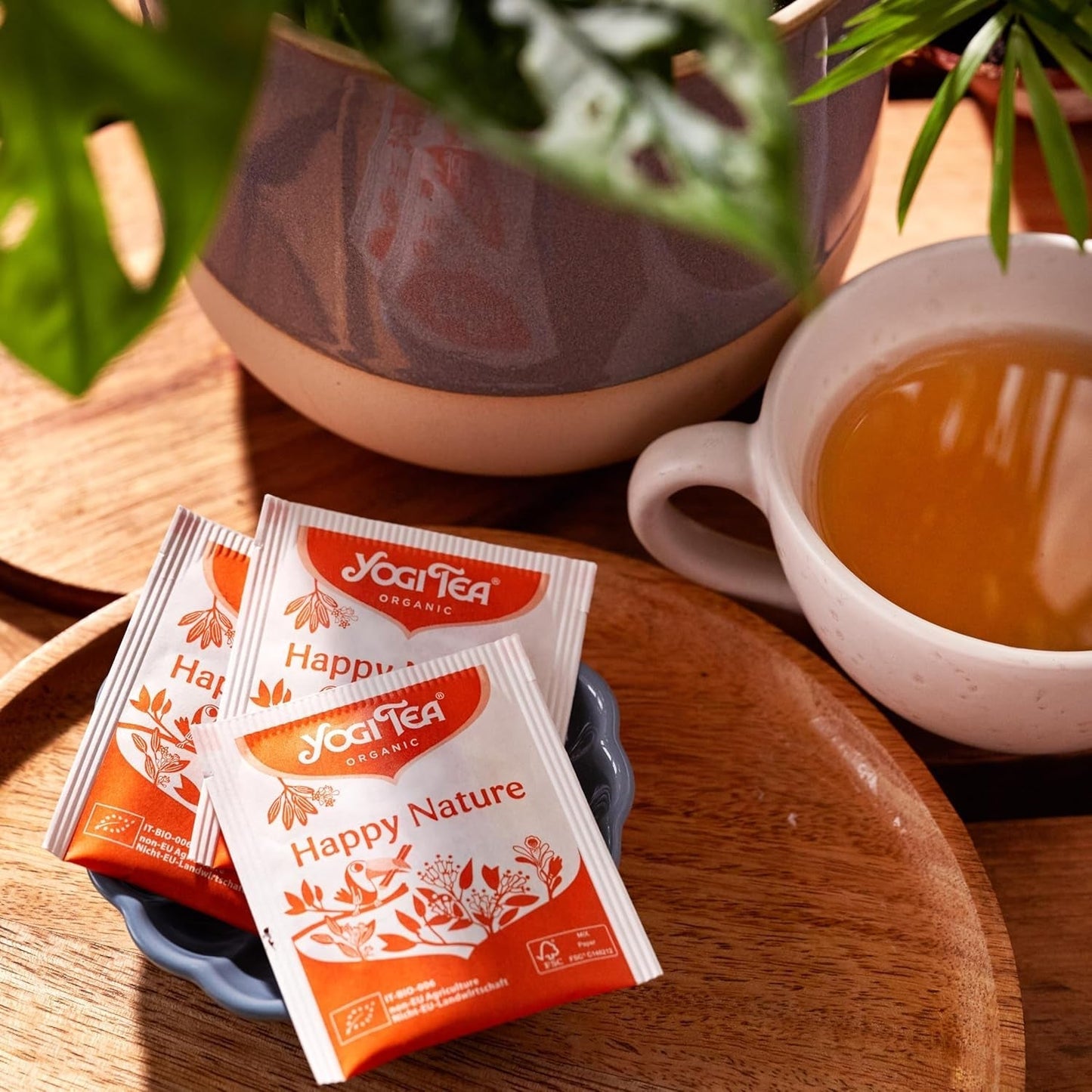 Yogi Tea – Happy Nature, Kaufen Sie einen und tun Sie Gutes, Bio-Ayurvedischer Gewürz-Kräutertee, Mango, Mandarine, Vanillemischung, Yogi Tea 6er-Pack, 6 x 17 Teebeutel (insgesamt 102 Teebeutel)