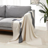 Amazon Basics Überwurfdecke, leichtes, recyceltes Polyester, Raumdekor-Kuscheldecke, 127 x 152 cm, Elfenbeinweiß mit blauem Karomuster. Betten und Decken. Besuchen Sie den Amazon Basics-Store. Elfenbeinweiß mit blauem Karomuster
