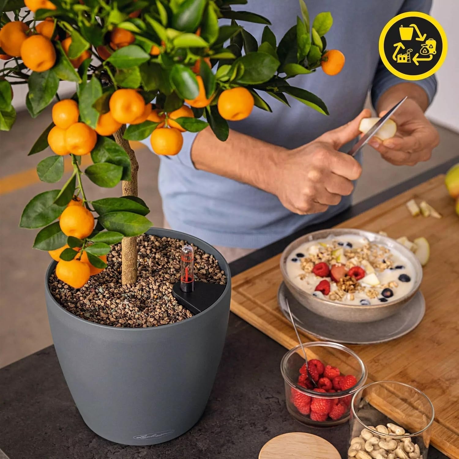 Pflanzgefäß LECHUZA Classico Color ECO 35 Dunkelgrau | Pflanzgefäß mit Bewässerungssystem und Wasserstandsanzeige | Hergestellt aus 100 % recyceltem Kunststoff | Mattes Finish | Ø 34,5 x 32,5 cm | 18935