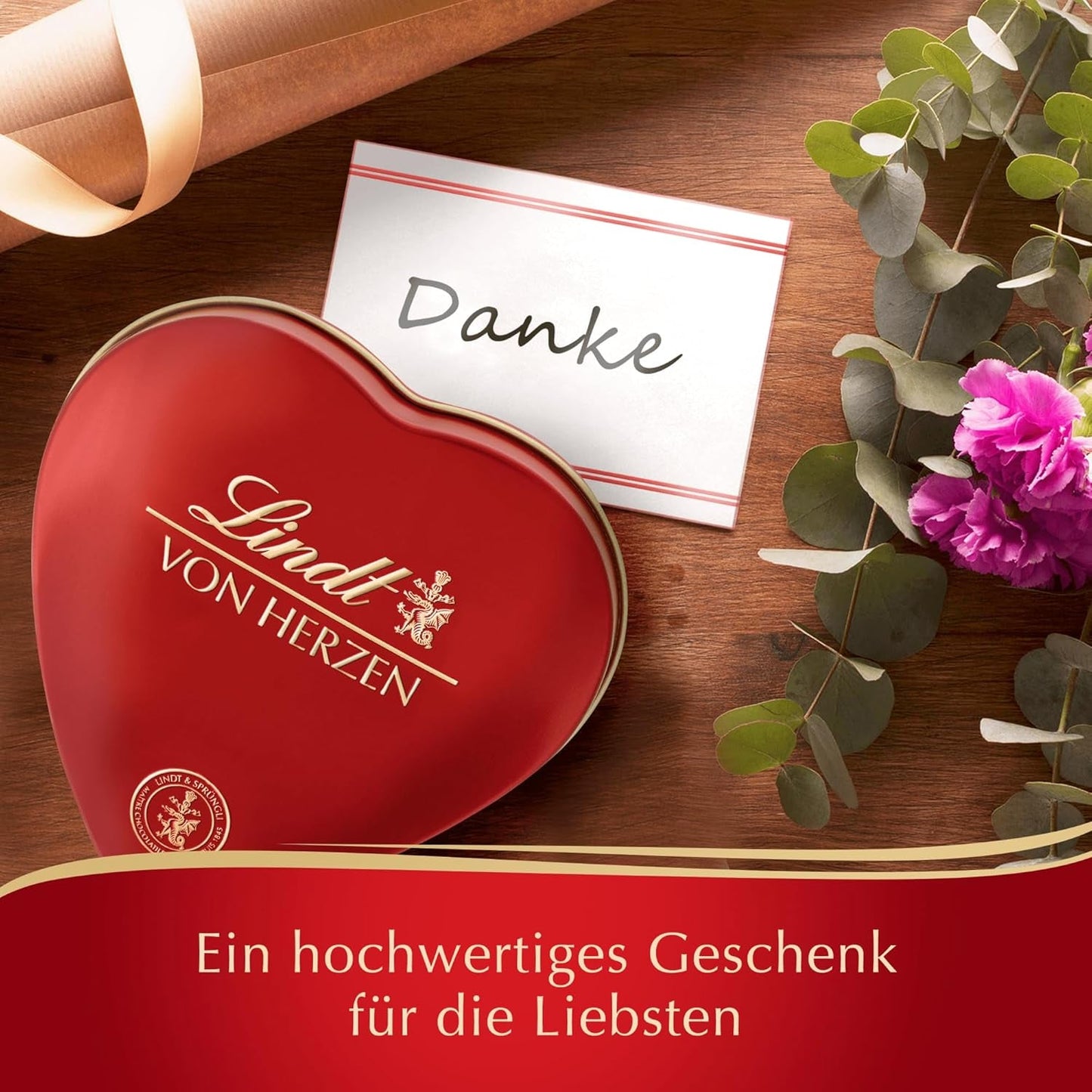 Lindt Schokolade von Herzen | 30 g | 6 Pralinen in Marc de Champagne, Coeur à l'Orange, knuspriger Milchschokolade, Orangen-Marzipan in einer wunderschönen herzförmigen Schachtel | Geschenk aus Schokolade | Schokoladengeschenk