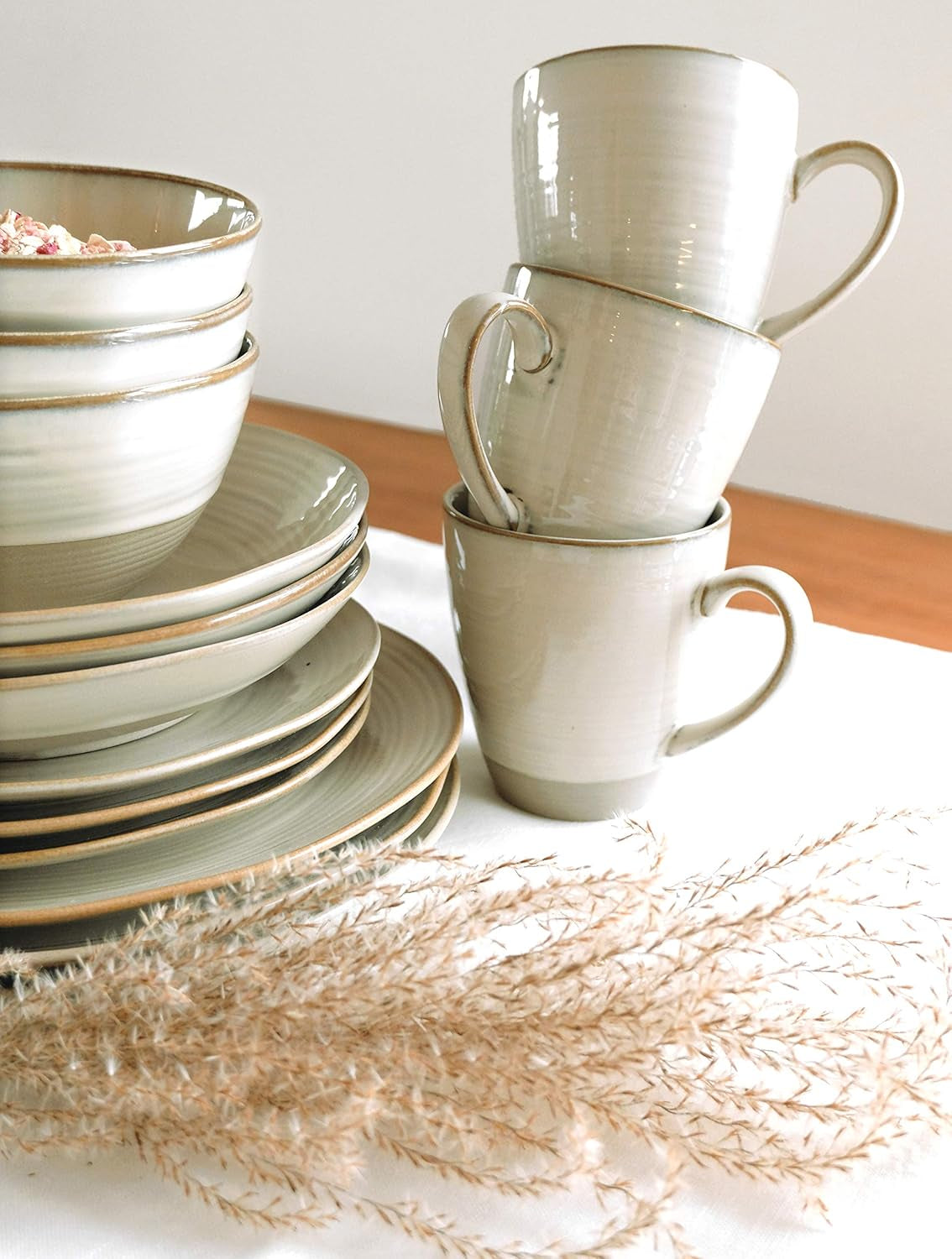 MÄSER 931371 Nottingham Vintage Series Tafelservice für 4 Personen, 8-teiliges Tafelservice, Speiseteller und Speiseteller, unregelmäßiger runder Retro-Look, Steingut, Beige