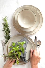 MÄSER 931371 Nottingham Vintage Series Tafelservice für 4 Personen, 8-teiliges Tafelservice, Speiseteller und Speiseteller, unregelmäßiger runder Retro-Look, Steingut, Beige