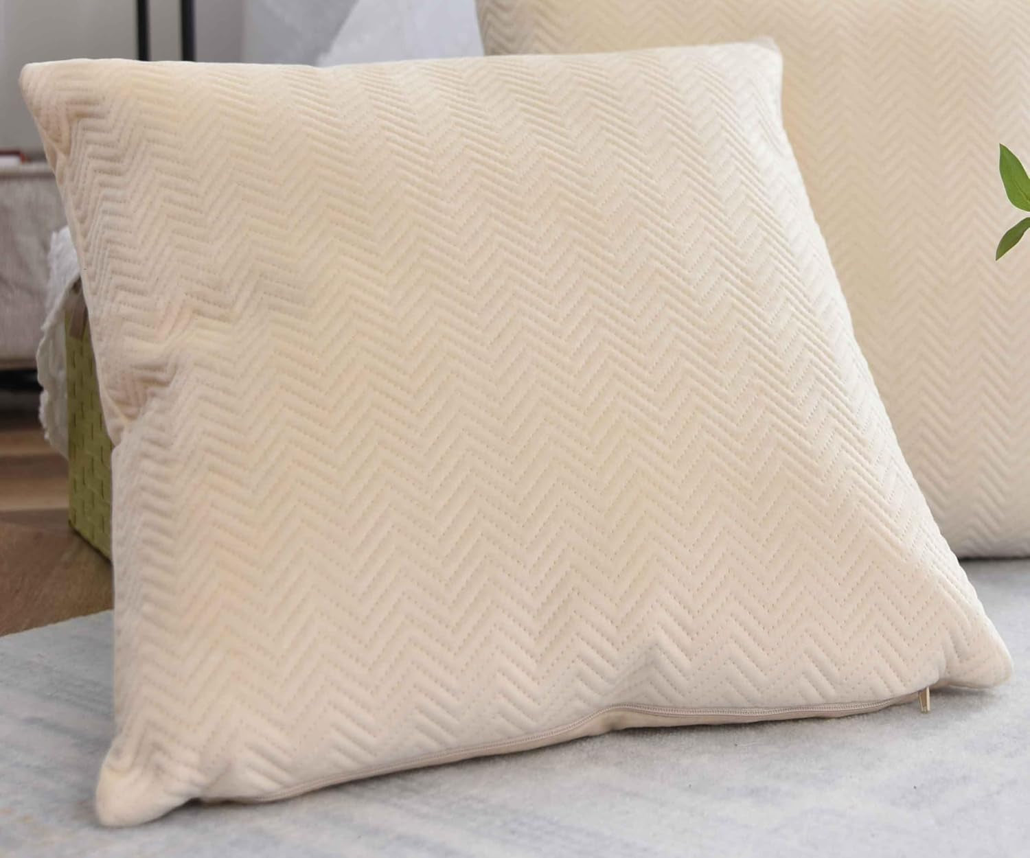 Vorhangkastenkissen, dekoratives Kissen, LxB 45 x 45 cm, grüner Jacquard „Greta“ mit Fischgrätenmuster, pflegeleicht, Reißverschluss, 320 g weiche Füllung – verschiedene Farben, 2023510 Reisekissen Naty Shop Creme
