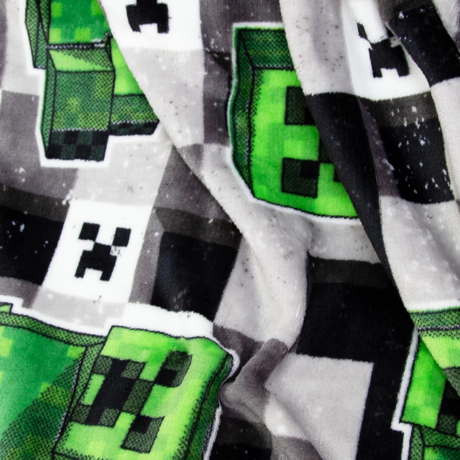 Character World Minecraft Offizielle Fleecedecke | Scribble Design Reversible 2 Seiten, superweiche, warme Decke für Betten und Decken. Besuchen Sie den Character World-Store
