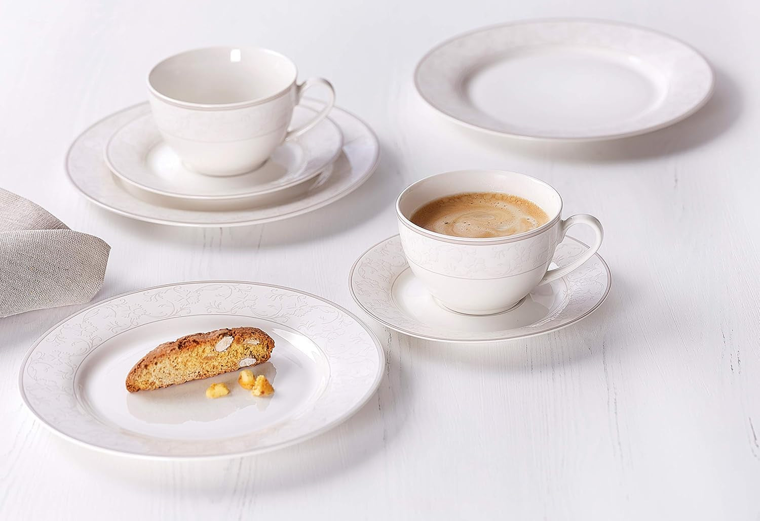 Ritzenhoff & Breker Isabella Kaffeeservice, 18-teilig, feines Porzellan, weiß mit Ornamenten, 37 x 26 x 25 cm