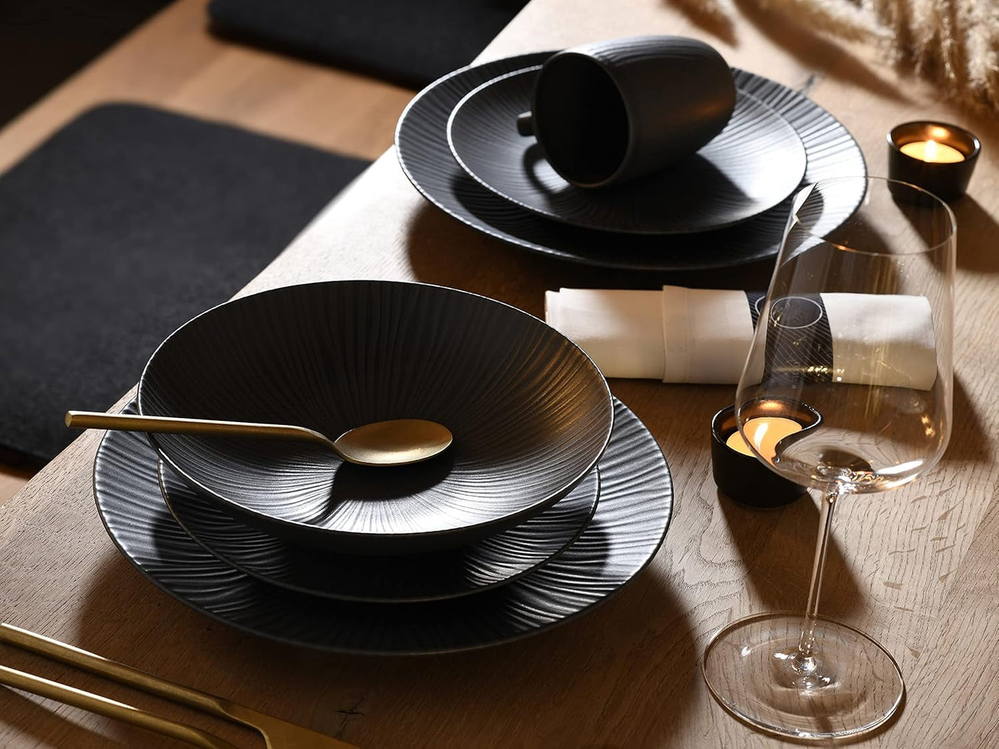 CreaTable, 20537, Vesuvio Black Series, 16-teiliges Geschirrset, Kombiservice aus Porzellan, spülmaschinen- und mikrowellengeeignet, hergestellt in Portugal