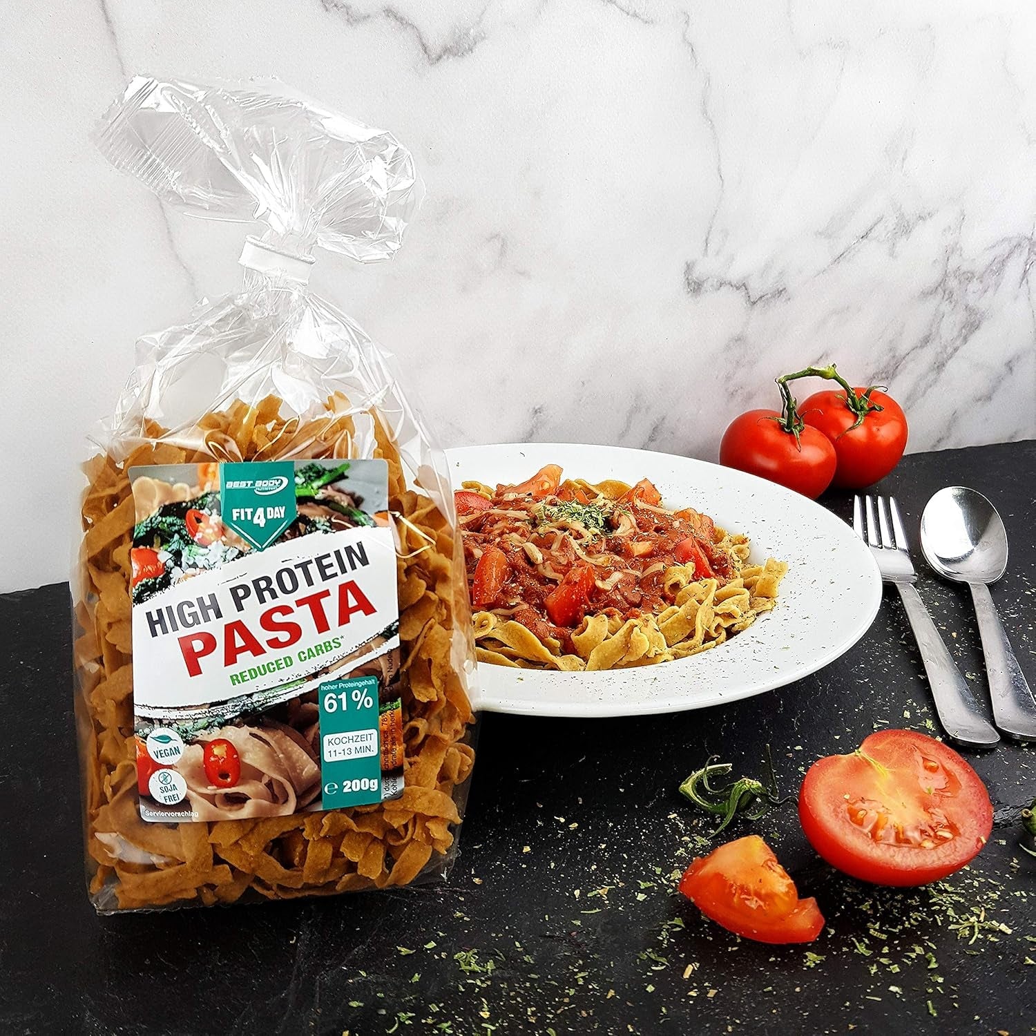Best Body Nutrition Protein Pasta 6 x 200 g – Fit4Day High Protein Tagliatelle – 61 % Protein, Low Carb, Vegan & Laktosefrei, Sojafrei – Hochwertiges Erbsenprotein – Für kohlenhydratarme Diäten