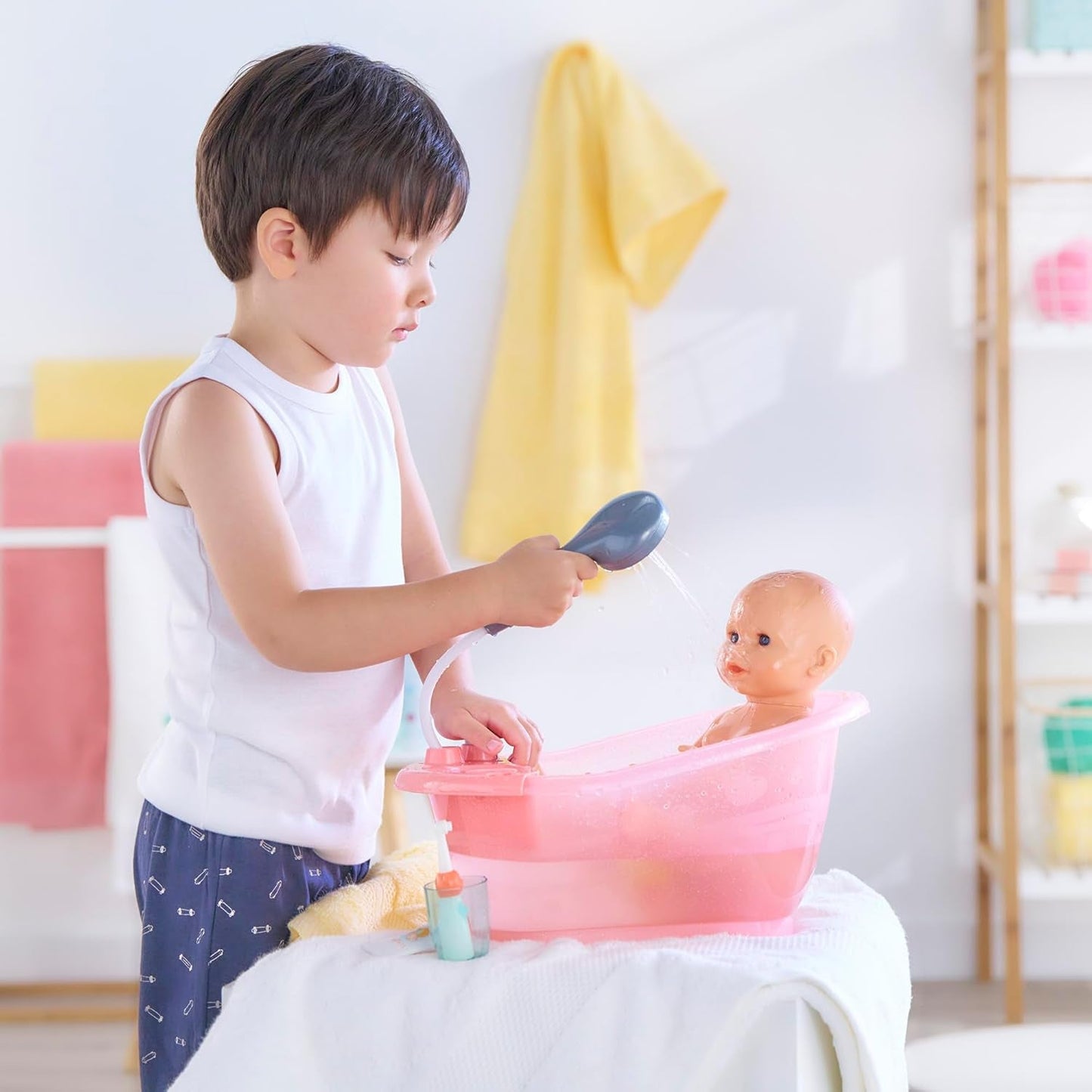 Corolle 9000141660 - Mon Grand Poupon Badewanne mit Pumpfunktion und Quietscheentchen für alle 30-36 cm, 32,5 cm Puppen, ab 3 Jahren