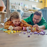 LEGO 11028 Classic Pastel Kreativbauset, Ziegelbox, Konstruktionsspielzeug für Mädchen und Jungen ab 5 Jahren mit Modellen; Eis, Dinosaurier, Katze und mehr Bausätze Besuchen Sie den LEGO-Store