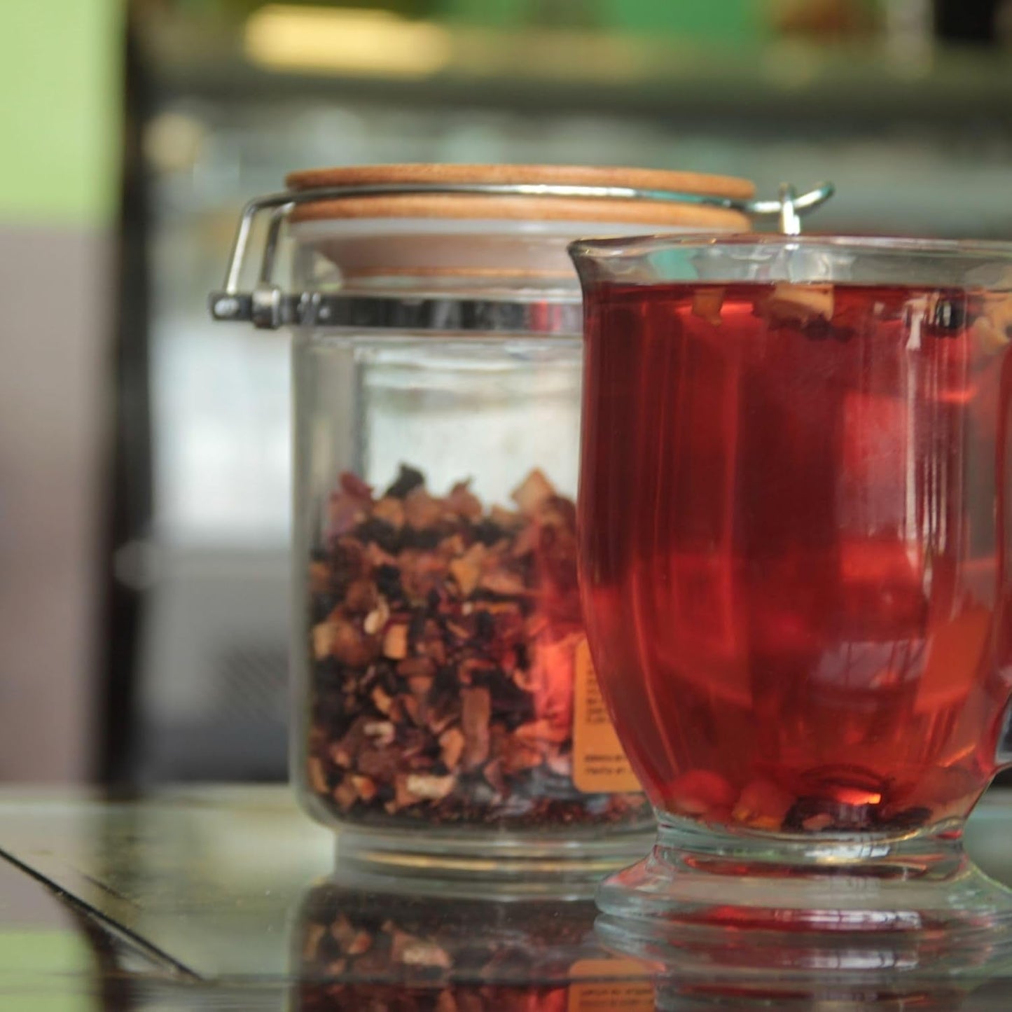 Früchtetee – 100 g Aromatisierte Früchtemischung mit Apfel, Hibiskus und Zimt – Druckverschlussbeutel, ca. 25 Tassen – Ohne Zusatzstoffe, verpackt in Deutschland