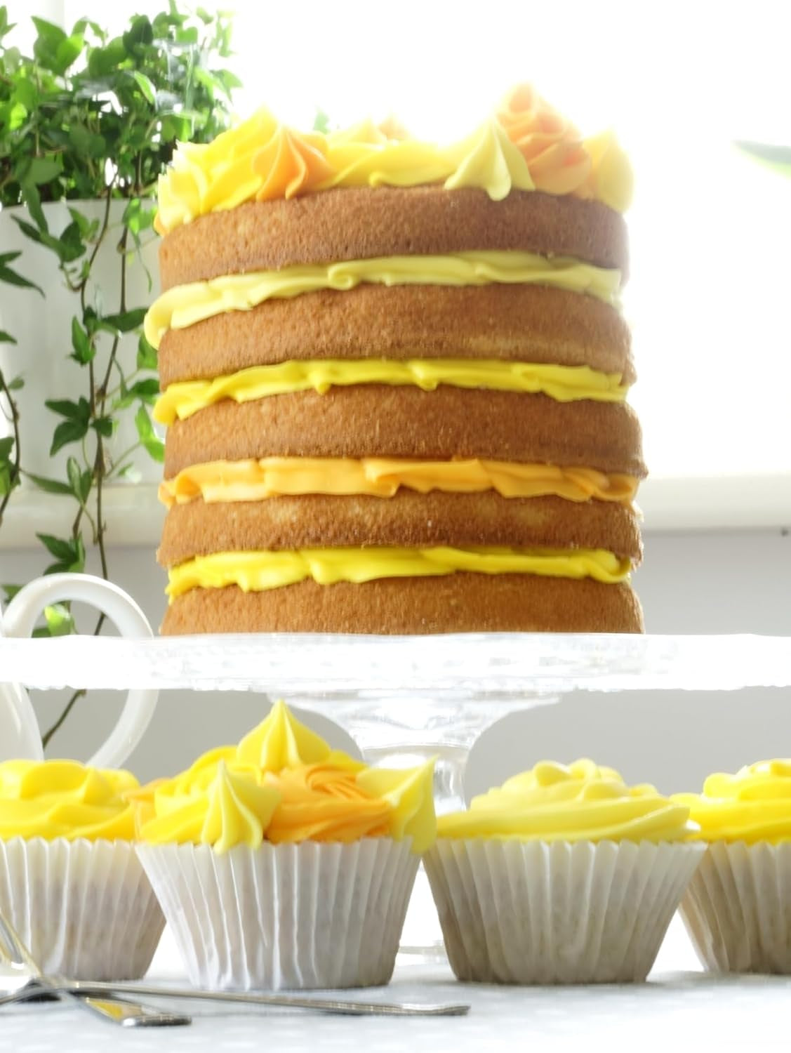 Sugarflair Pasta-Lebensmittelfarbe Gelb, 4er-Set, Pasta-Lebensmittelfarbe, Fondant, Marzipan, Zuckerpaste, Buttercreme und mehr: Narzisse, Kanariengelb, Creme, Eiermelone, 4er-Set