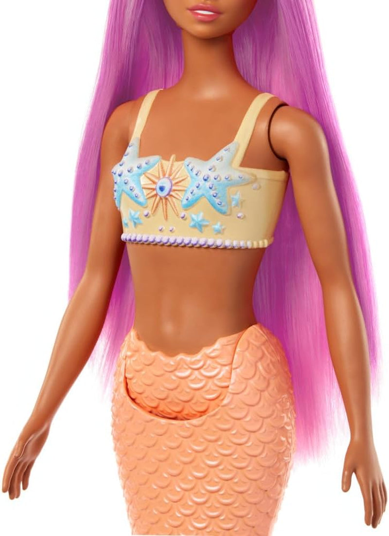 Meerjungfrau-Barbie-Puppe mit schickem rosa Haar und Stirnband, Seesternkopf-Puppe und weicher orangefarbener Schwanzflosse, HRR05