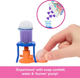 Barbie-Wissenschaftlerpuppe und Zubehör mit modischer blonder Puppe, Labortisch, Mikroskop, Farbwechselbecher und Petrischale, JCR70