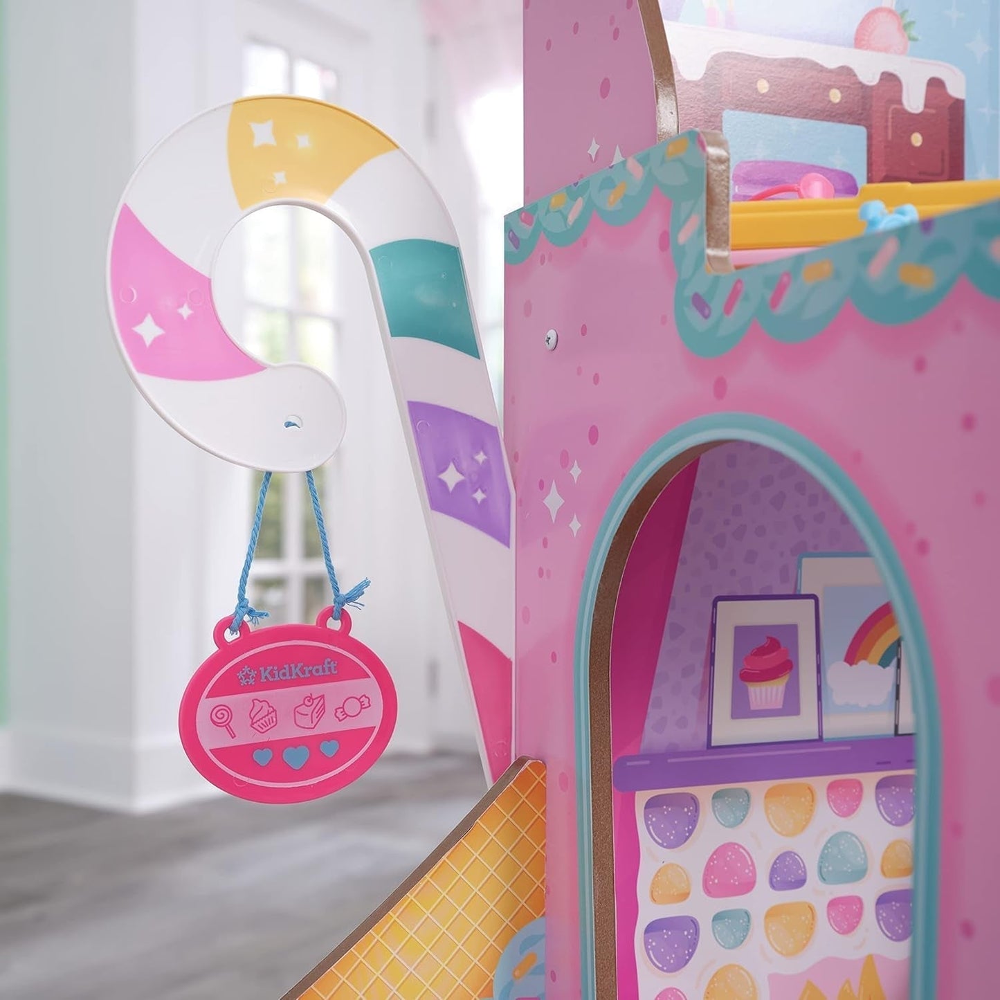 Kidkraft Candy Castle Puppenhaus aus Holz mit Möbeln und Zubehör, Lama-Einhorn-Figurenhaus, Eiskuchen-Lift und Gummistuhl für Puppen, Spielzeug für 3-Jährige, 20242 Naty Shop Puppenhäuser