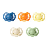Nuby – Set mit 5 kieferorthopädischen Schnullern und Schnullern aus weichem Silikon | 3 Modelle für Tag und Nacht | 2 Modelle, die im Dunkeln leuchten | BPA-frei | Brustähnliche Form | Für 18-36 Monate
