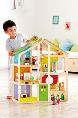 Hape Four Seasons Puppenhaus – preisgekröntes dreistöckiges Puppenhaus aus Holz mit Möbeln, Zubehör, Schiebetreppe und Wendedach für alle Jahreszeiten, für Kinder ab 3 Jahren