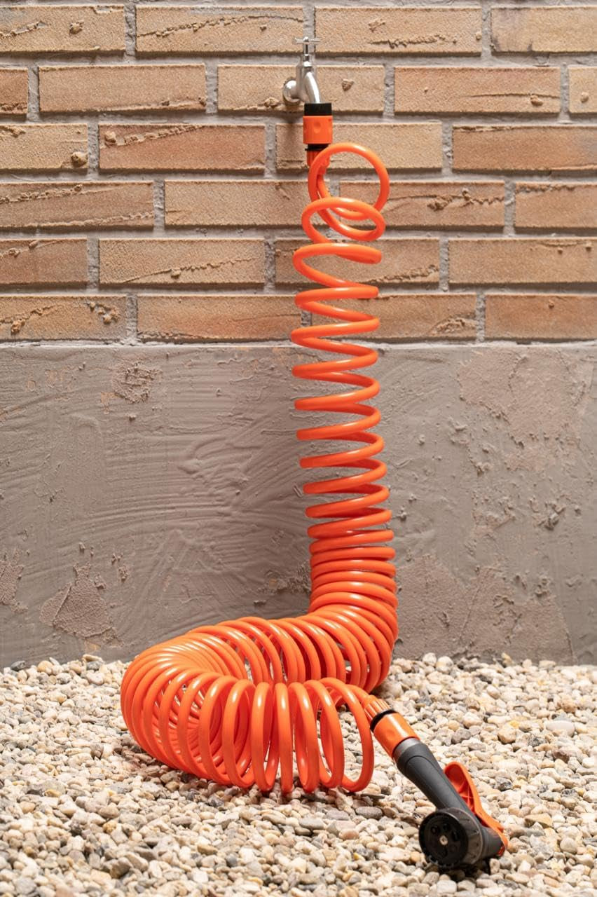 BLACK+DECKER Spiralschlauch 15 m – Gartenschlauch inklusive Gartenspritze und 1/2-Zoll-Anschlüssen – Kunststoff – Orange/Schwarz