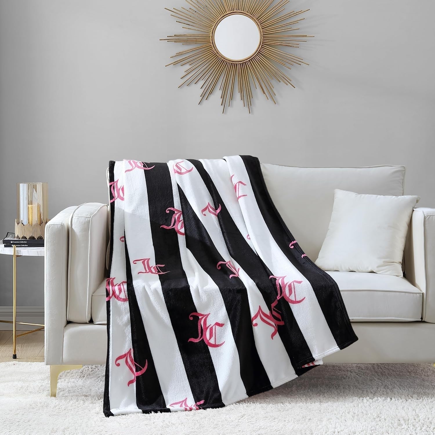 Juicy Couture Cabana Plüsch-Überwurfdecke, 127,7 x 178,8 cm, luxuriöse Mikrofaser-Plüschdecke für maximalen Komfort und gemütliche Wärme. Juicy Couture Betten und Decken