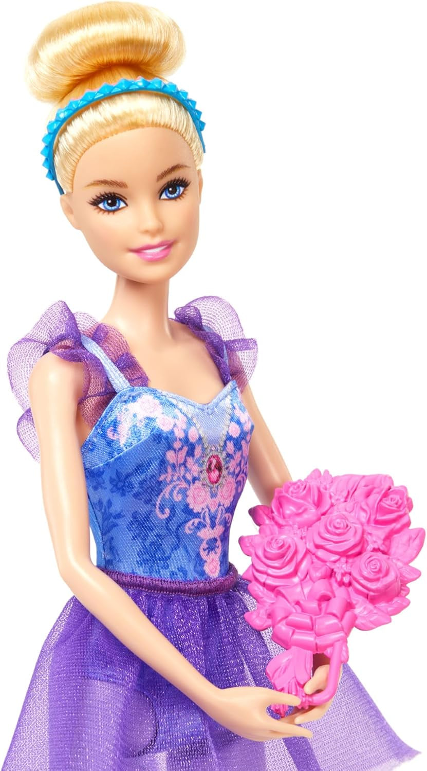 Barbie Ballettstudio Set mit 2 Puppen und 9 Zubehörteilen, blonde und brünette Ballerina-Modepuppen mit aussietzem Outfit und zum Tanzmotto passenden Teilen, HXC37, [Mehrfarbig]