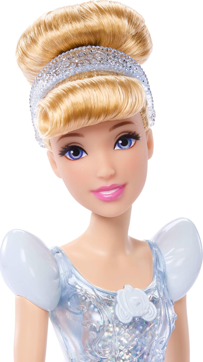 Mattel DISNEY Prinzessin Aschenputtel – bewegliche Puppe mit funkelndem Outfit, abnehmbaren Schuhen und Tiara, gekämmtes Haar für Stylingspaß, für Kinder ab 3 Jahren, HLW06