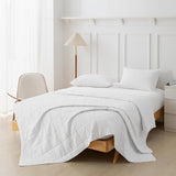 Good Nite Doppelbettdecke, 4,5 Tog, Sommerbettdecke, Doppelbettdecke, weiß, Steppdecke, Polyester, weich und leicht und maschinenwaschbar mit Eckbändern (Doppelbett 200 x 200 cm). Decken und Steppdecken Naty Shop