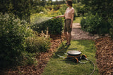 Fiskars Comfort L Wasserrad mit Rädern, All-Inclusive-Bewässerungsset, Gesamtreichweite 31,5 m, automatisches Aufwickeln, universeller Gartenschlauch (Ø 13 mm), universeller Wasserhahnanschluss, 1071670