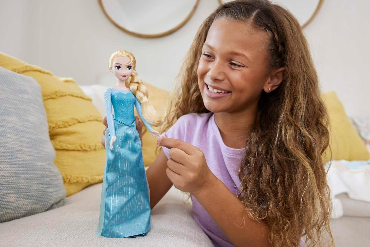 Mattel Disney Die Eiskönigin Elsa-Puppe, Die Eiskönigin-Puppe, gekämmte blonde Haare, Möbel, abnehmbare Schuhe, Disney-Geschenke, 3 Jahre altes Spielzeug, HLW47 Naty Shop-Puppen