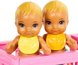 Barbie Skipper-Puppe und Spielhaus mit Zubehör, enthält Zwillingspuppen, 1 Kinderbett, 1 Schaukel, 1 Wippe und mehr, HXM99