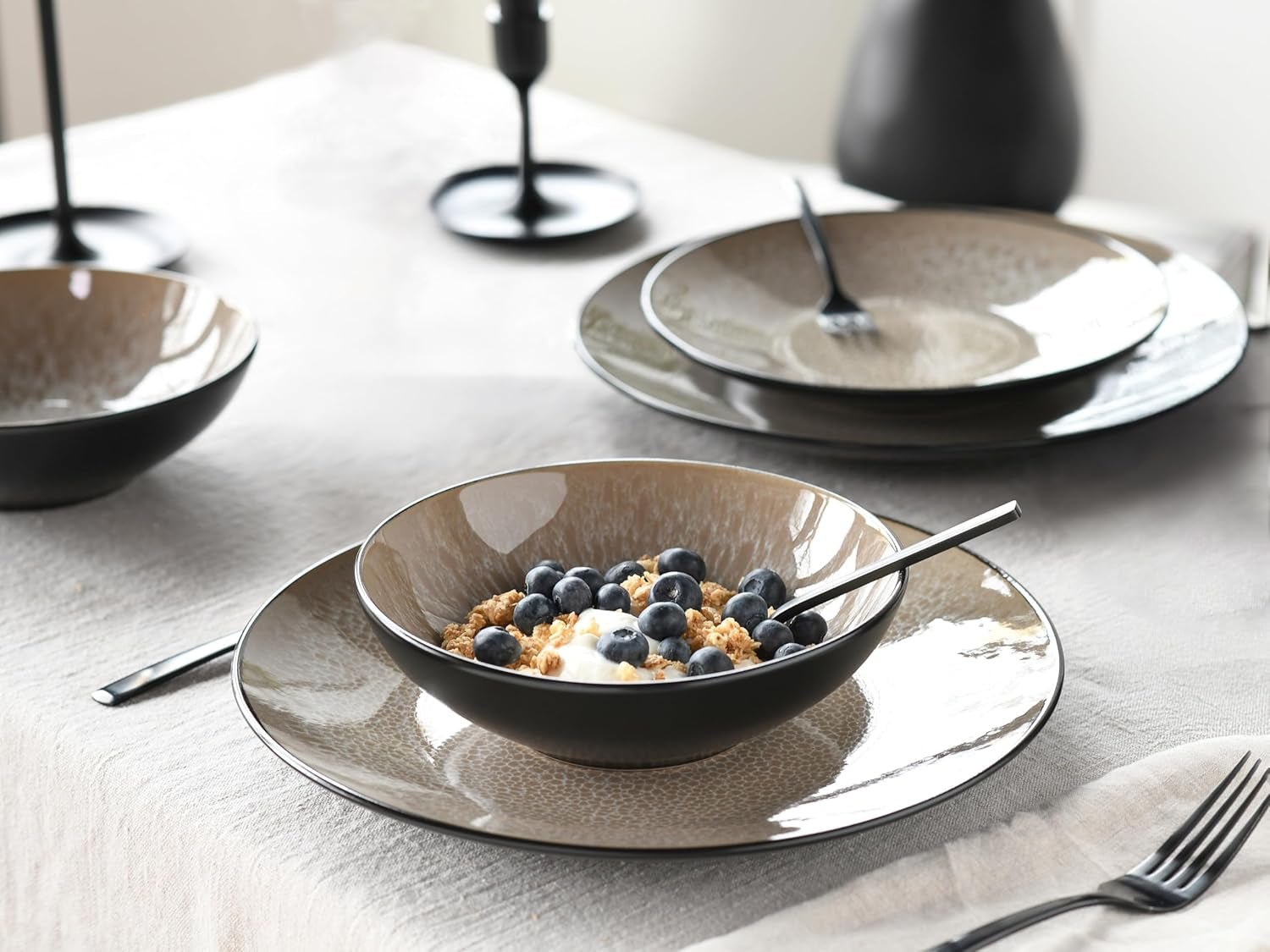 CreaTable, 24464, Serie Malmö Beige, 18-teiliges Tafelservice für 6 Personen, Tellerset aus Steingut, spülmaschinen- und mikrowellengeeignet, hochwertige Herstellung