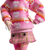 Monster High Wednesday Puppe und Zubehör, Enid Sinclair Sammelfigur in Rosa mit Baskenmütze und Rucksack, Puppenständer, HXJ05 Naty Shop Dolls