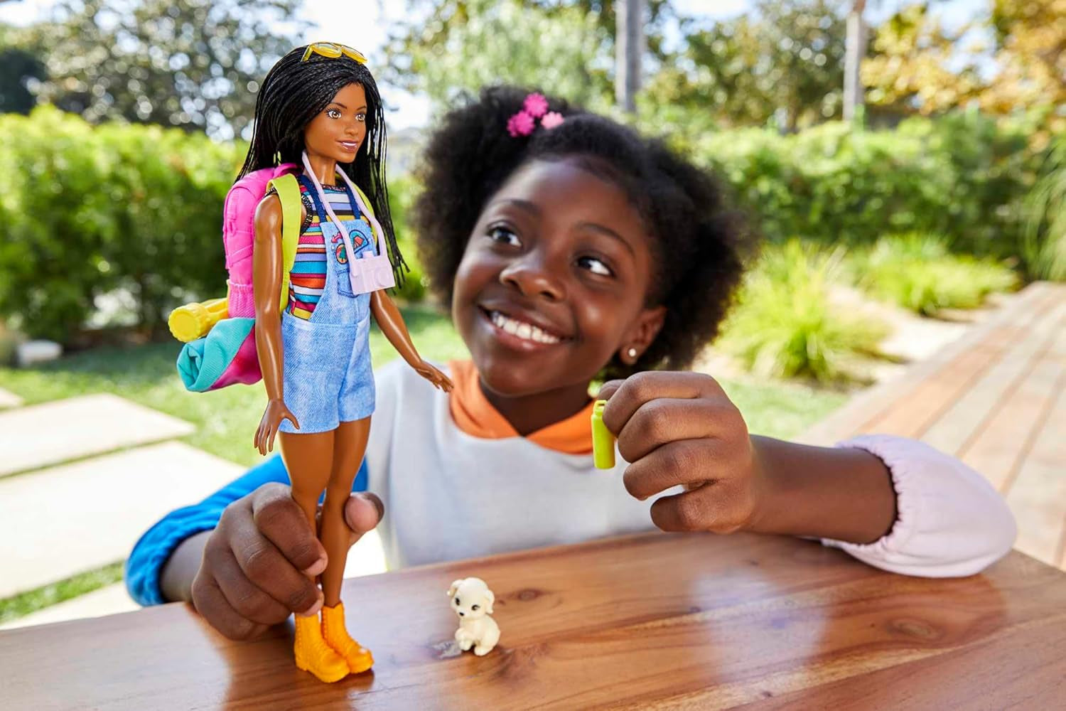 Barbie HDF74 Doppelpack-Puppe! Brooklyn Camping Doll (brünett mit geflochtenen Zöpfen, ca. 29 cm) mit Welpe, Rucksack, Schlafsack, 10 Campingzubehör, Geschenk für Kinder ab 3 Jahren
