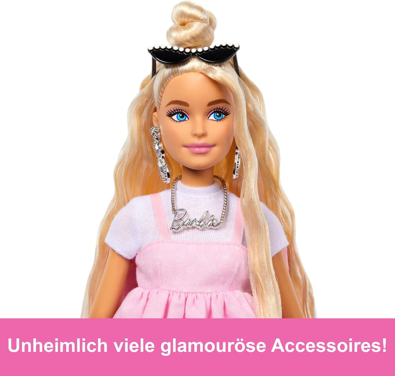 Barbie Deluxe Style Puppe Nr. 3 mit Barbiecore-Outfit, blonden Haaren in einem hohen Knoten, pastellrosa Kleid mit übergroßer Schleife und Accessoires wie Netzstrumpfhosen, HYV27