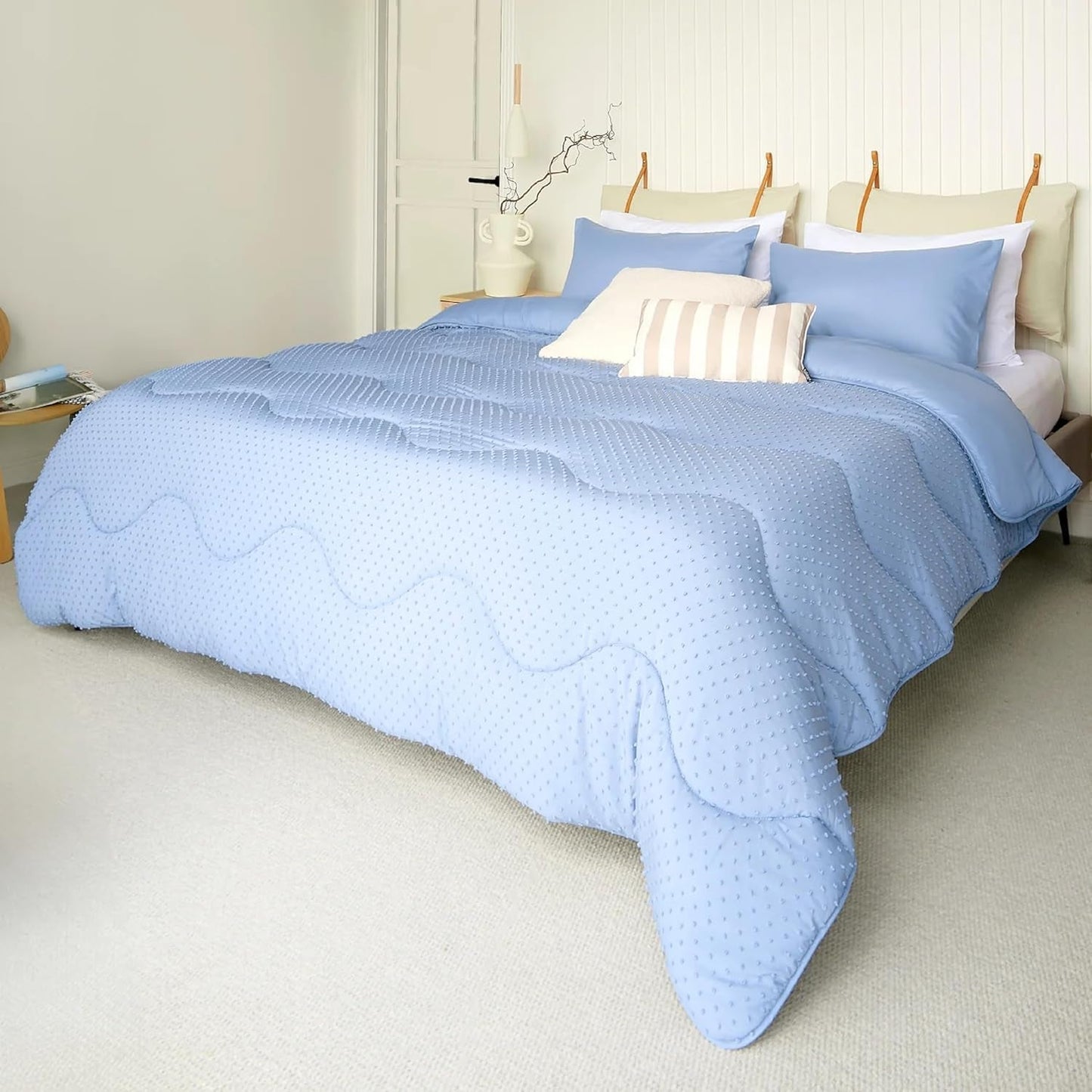 Night Lark Bettdecke ohne Bezug, 4,5 Tog, King Size, Tufted Dot Collection, Luxusbettwäsche, hypoallergen, maschinenwaschbar, warmer Sand Naty Shop Duvets & Comforters Dusk Blue Nur Super-King-Size-Bettdecke
