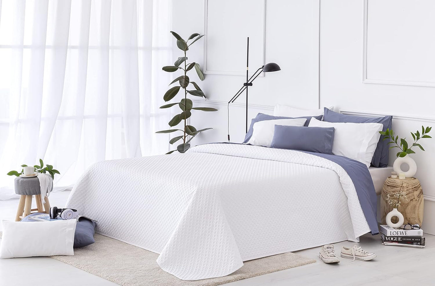 Todocama Fine Boutique Tagesdecke mit Piqué-Muster, für Frühling, Sommer, Herbst und Winter, 100 % superweiche Mikrofaser, Multifunktionsdecke, 140/150/160–250 x 260 cm, hellgrau. Betten und Decken Beuche den Todocama-Store Weiß 250 x 260 cm