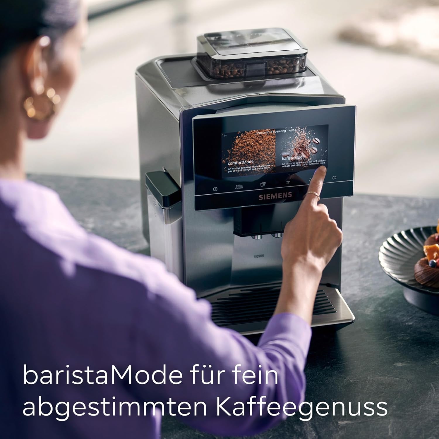 Siemens EQ900 TQ903D03 Automatische Espressomaschine, App-Steuerung, intuitives Touch-Display, Barista-Modus, AromaBoost, Geräuschreduzierung, Premium-Mahlwerk, automatische Dampfreinigung, 1500 W, Edelstahl