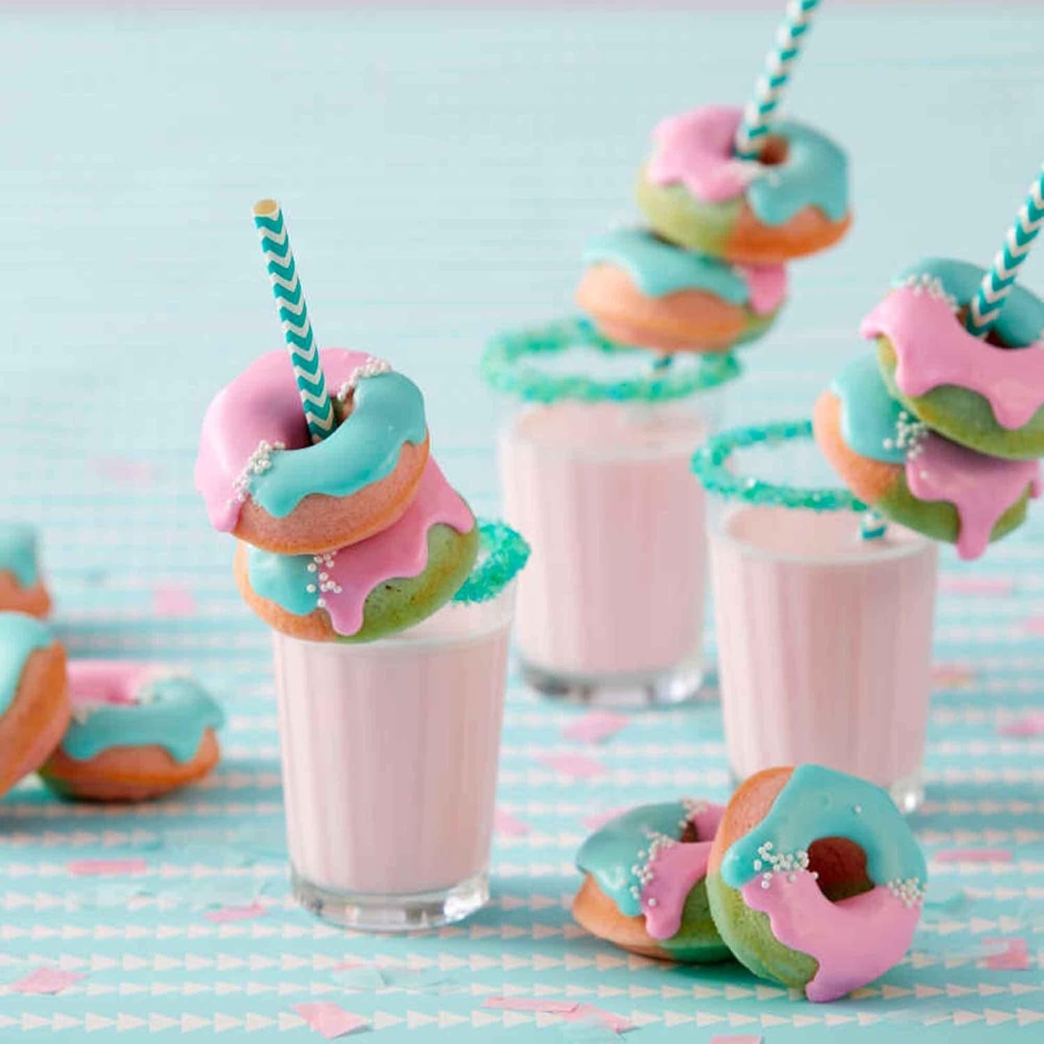 Wilton Donut-Backform Mit 12 Mulden Donutform, Hochwertige Donut Backform Mit Antihaftbeschichtung Für 12 Mini-Donuts, Spülmaschinenfest Formen und Tabletts zum Backen Naty Shop