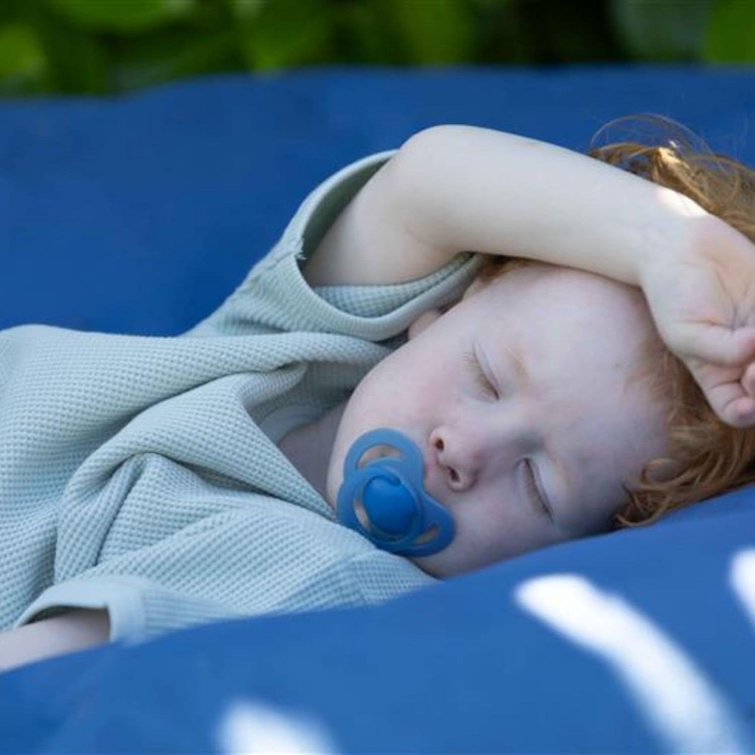 Nuby – Set mit 5 kieferorthopädischen Schnullern und Schnullern aus weichem Silikon | 3 Modelle für Tag und Nacht | 2 Modelle, die im Dunkeln leuchten | BPA-frei | Brustähnliche Form | Für 18-36 Monate