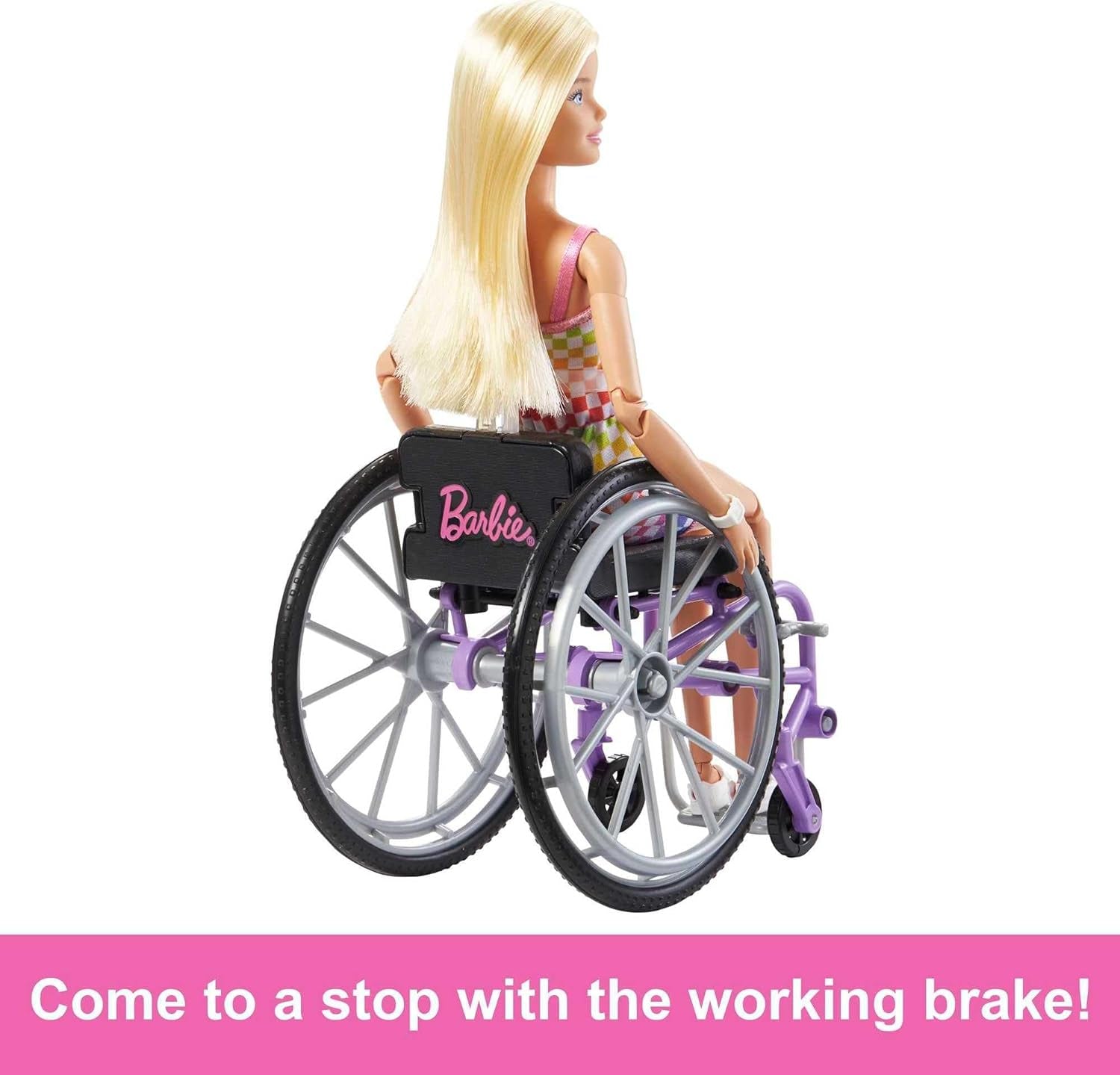 Barbie Fashionista-Puppe, blondes Haar und Regenbogen-Overall, inklusive Rollstuhl und Rampe, Puppengeschenk für Kinder, Spielzeug für Kinder ab 3 Jahren, HJT13