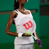 Barbie Inspiring Women Series Venus Williams Modepuppe mit signierter Uniform und Tennisschläger inklusive Präsentationsbox HRM49