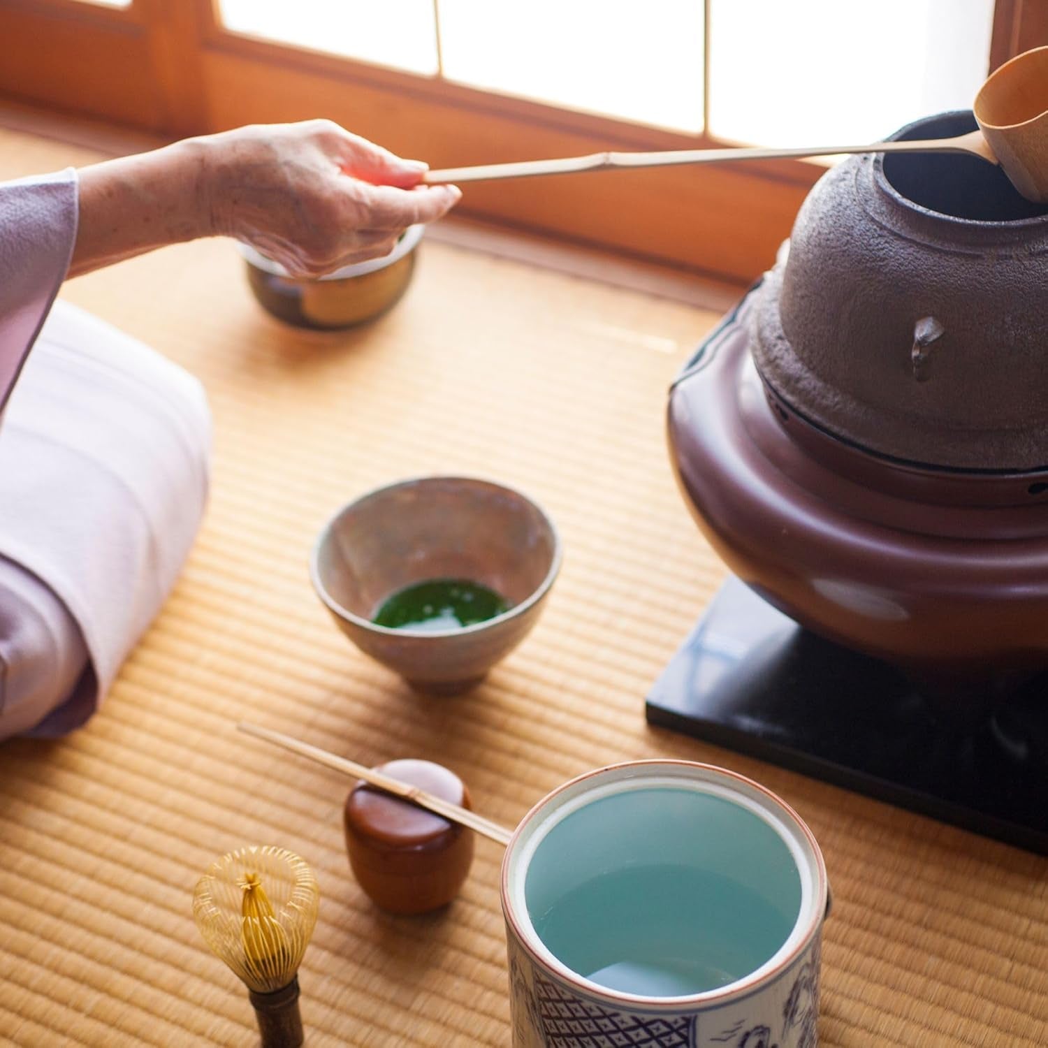 Sakura-Matcha-Tee 50 g – zeremonielle Qualität aus Japan – Premium-Grüntee mit Sakura-Blütenpulver – erste Ernte, Stein gemahlen, vegan, ohne Zusatzstoffe