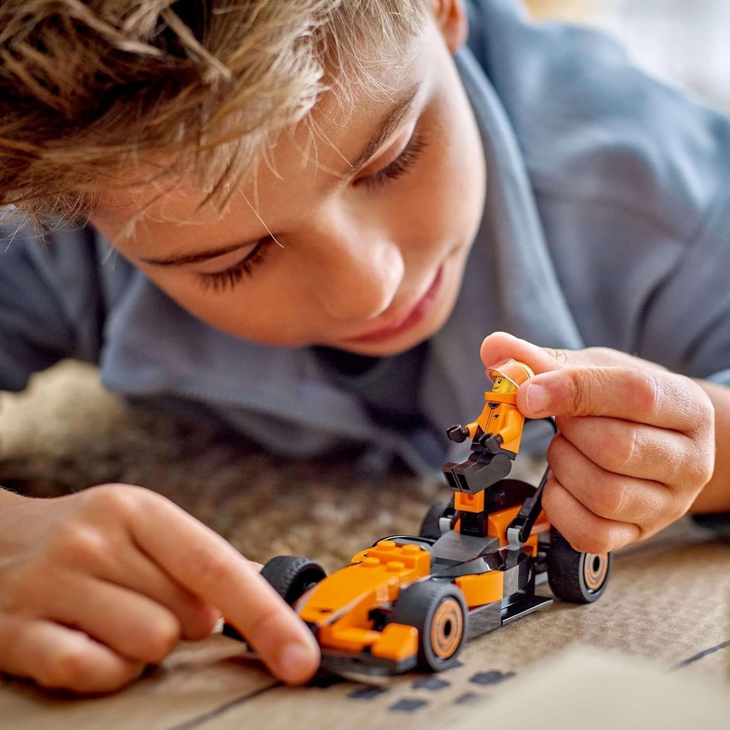 LEGO City F1 Racer mit McLaren-Rennwagen – Formel-1-Spielzeugmodell mit Rennwagen und Minifigur – kleines Geschenk für Jungen und Mädchen ab 6 Jahren oder Motorsportfans 60442 Bausätze Besuchen Sie den LEGO-Store