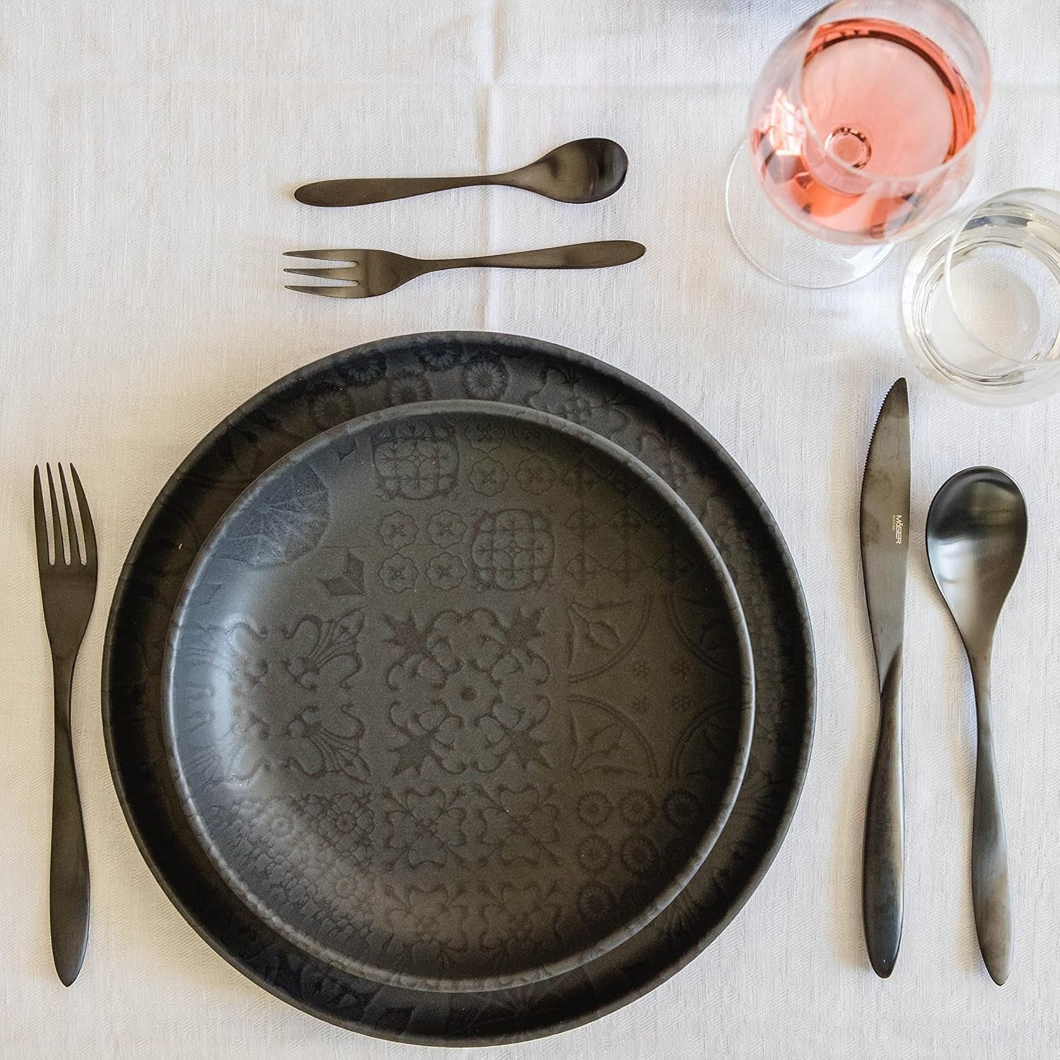 MÄSER 934064 Modernes Vintage-Geschirrset für 2 Personen, maurisches Design mit mattierter Glasur, 8-teiliges Tafelservice, hochwertige Keramikteller und -schalen, Steinzeug, schwarz