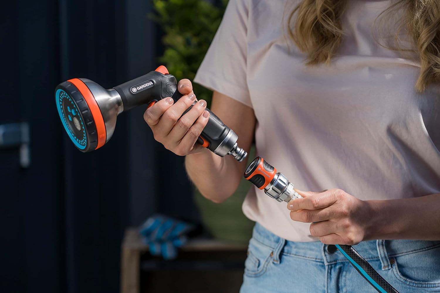 Gardena 39042-M Metall-Schnellkupplungs-Starterset für Gartenschläuche, Schnellkupplungen und Zubehör in Sekundenschnelle, 4-teilig, inklusive auslaufsicherer Adapter für Stecker und Steckdose