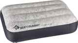 Sea to Summit – Eros Daunen-Reisekissen L – Ultraleicht und aufblasbar – 10D-Material – Premium-Daunenkissen – rutschfest – zum Wandern und Camping – 42 x 28 x 12 cm – Grau – 95 g Naty Shop Reisekissen groß grau