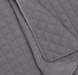 Übergroße Bettdecke mit Relief von Amazon Basics, 170 x 210 cm, dunkelgraues Rautenmuster. Betten und Decken. Besuchen Sie den Amazon Basics-Store