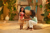 Disney Princess Vaiana, 80 cm große Spielpuppe von Jakks Pacific, bewegliche Puppe, mit Bürste zum Kämmen ihrer welligen Locken, vom Film inspiriertes Kleid, abnehmbare Halskette mit Anhängern