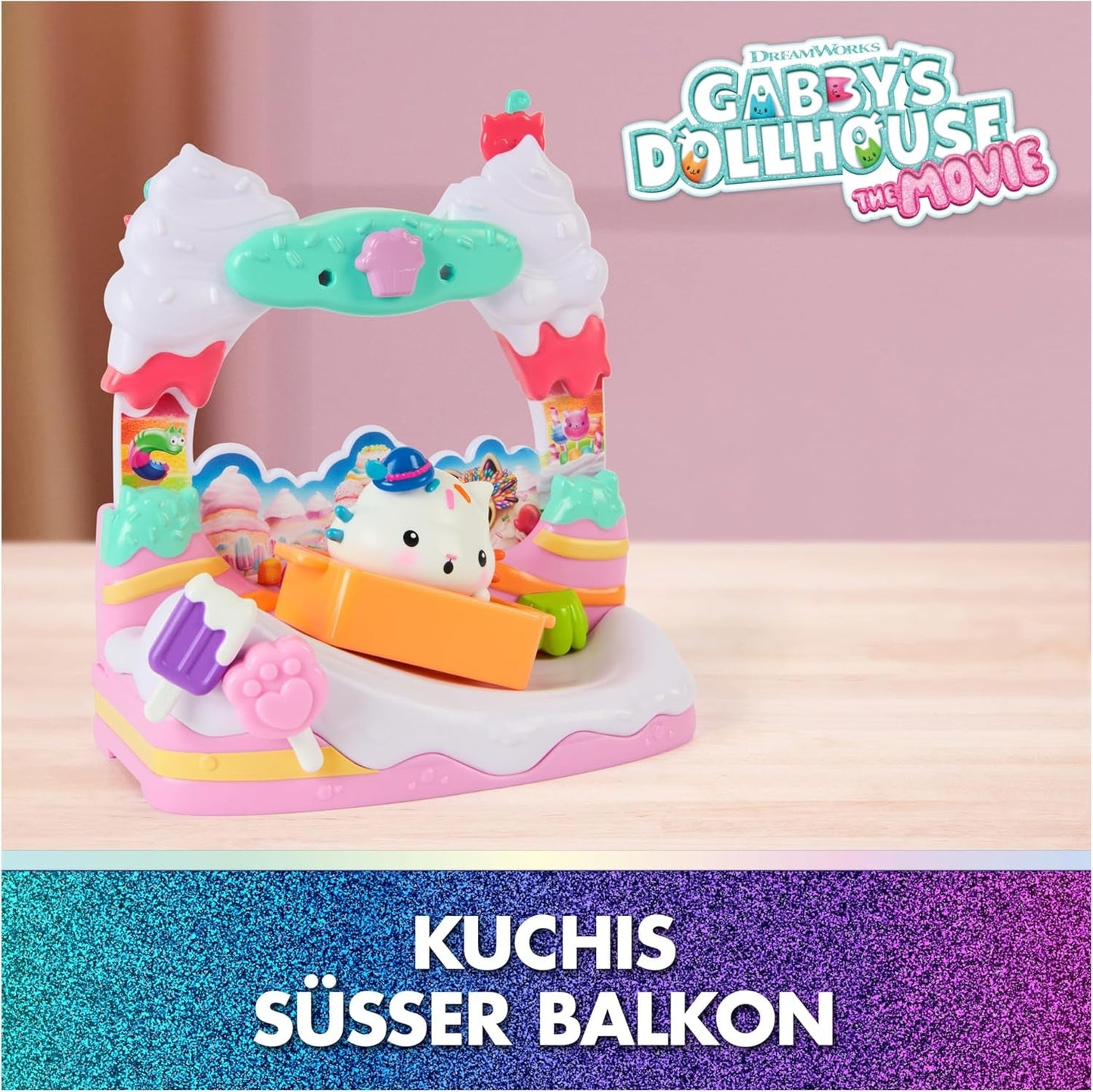 DREAMWORKS GABBY'S DOLLS HOUSE: DER FILM – Kuchis süßer Balkon-Spielset mit Puppenhausfiguren und Zubehör für Kinder ab 3 Jahren