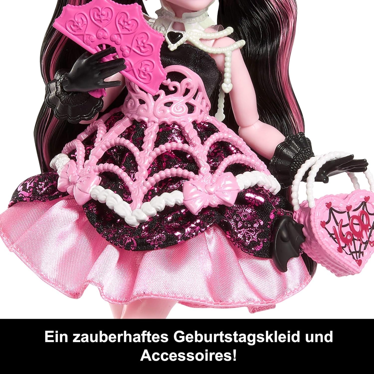 Gruselige und süße Monster High-Geburtstagspuppe Draculaura in einem rosa Partykleid mit thematischen Accessoires wie Einladung, Ballon, Geschenk, Fans und mehr, JBG74