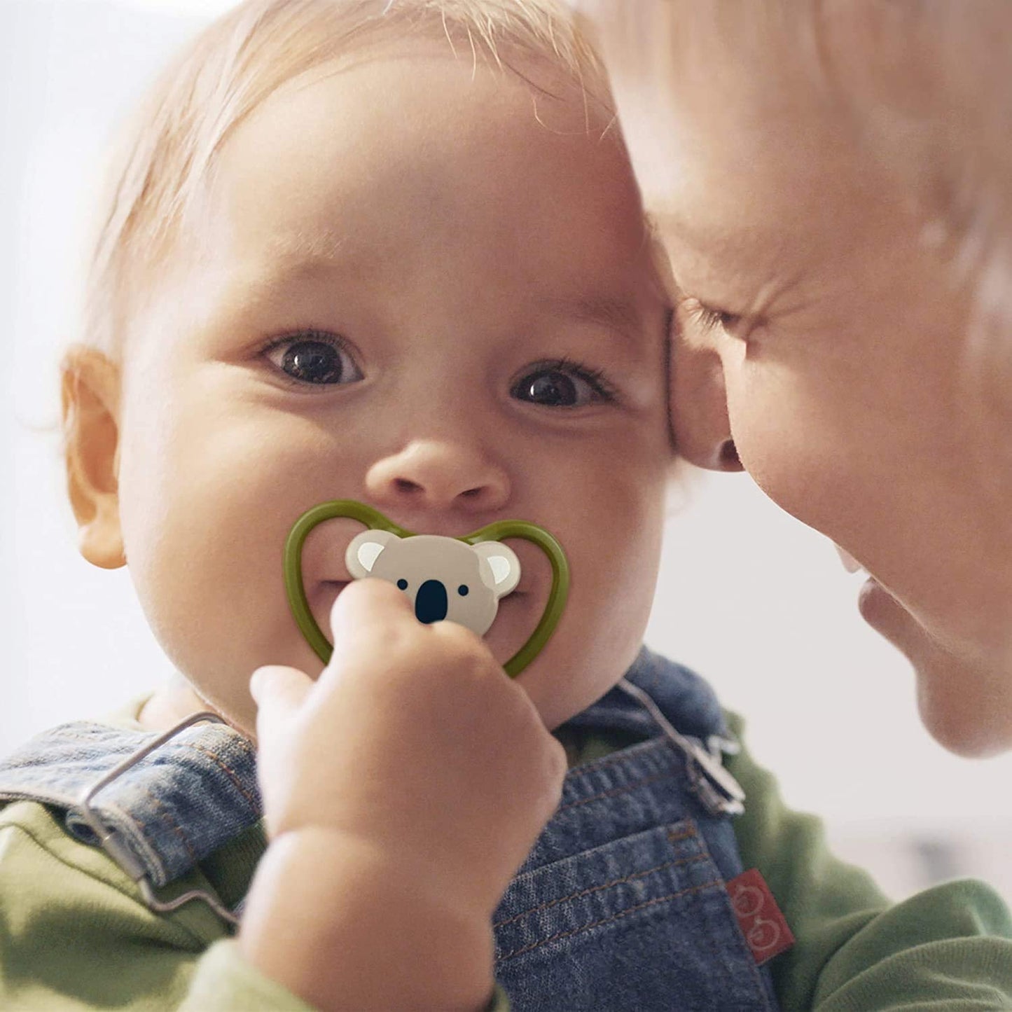 NUK Space Baby Schnuller 6–18 Monate, extra große Öffnungen für empfindliche Haut, BPA-freies Silikon, Zebramuster, 2er-Pack