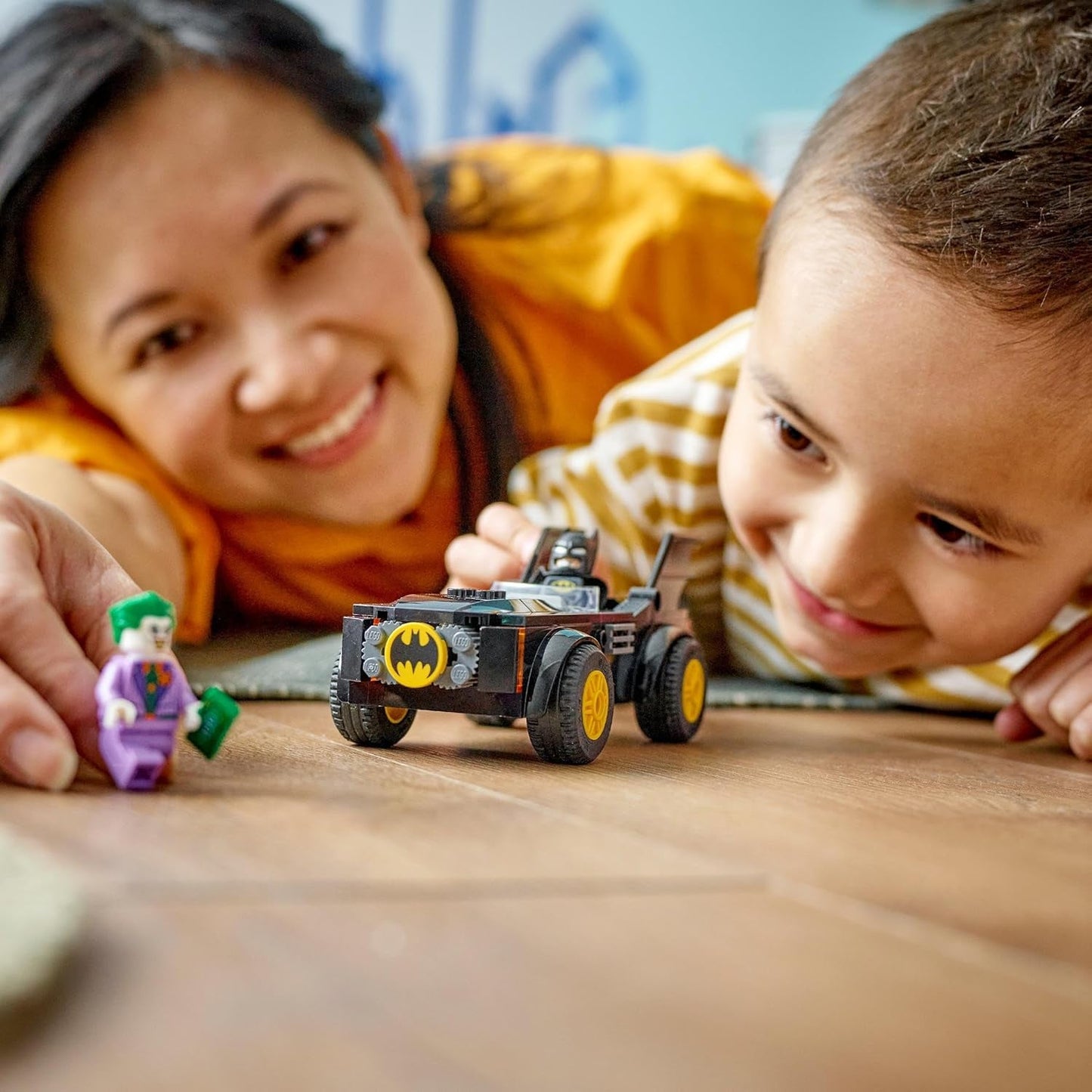 LEGO 76264 DC-Verfolgungsjagd im Batmobil: Batman Vs. Joker-Spielzeugauto-Set, Superhelden-Starterset mit 2 Minifiguren, Spielzeug für Kinder im Vorschulalter, Jungen, Mädchen ab 4 Jahren, Schnell zusammenzubauen. Bausätze. Besuchen Sie den LEGO-Store